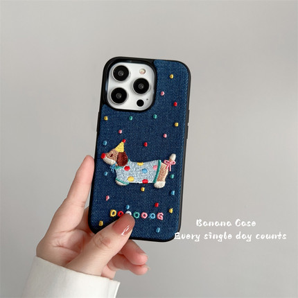 韩国ins牛仔布刺绣彩色波点腊肠狗适用16promax苹果15pro手机壳iPhone14创意13promax可爱12新款全包保护套13