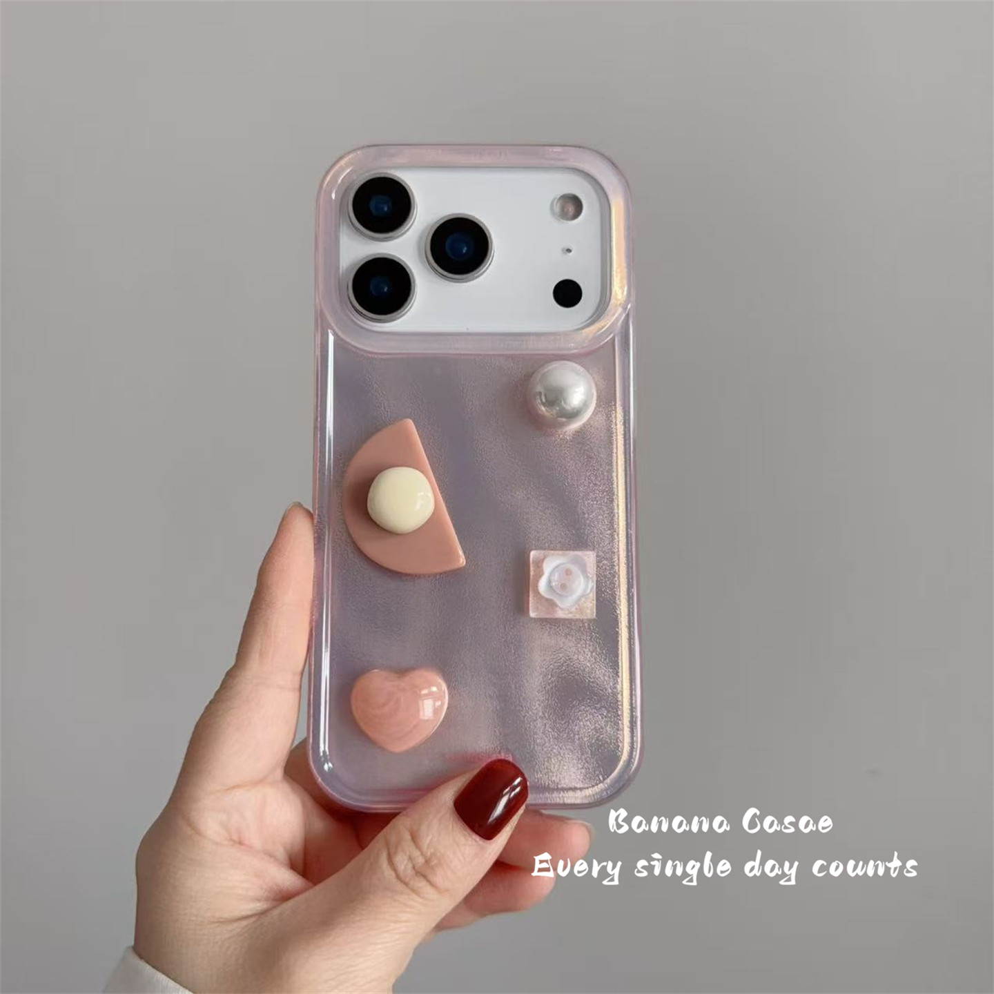 BananaCase韩国ins炫彩细闪淡粉立体珍珠爱心适用17promax苹果16pro手机壳iPhone15亚克力14promax防摔17硬壳