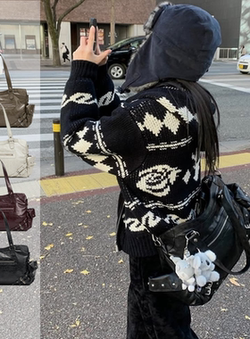 韩国小众deinet机车包油蜡皮复古大容量斜挎单肩包铆钉通勤托特包