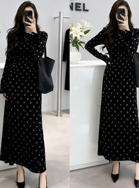 法式黑色波点加绒长袖连衣裙女秋冬高级感收腰显瘦绝美A字长裙子