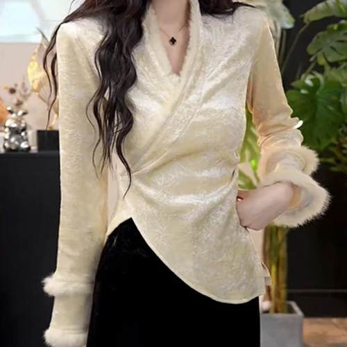 新中式国风浮雕丝绒毛毛衬衫