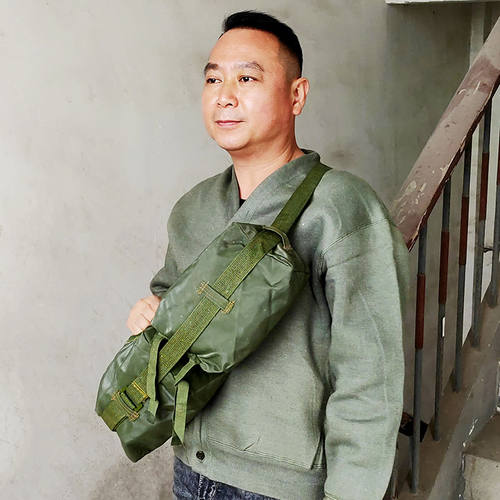 库存老货79年防水敷料包.老卫生包.户外腰包拎包红色收藏