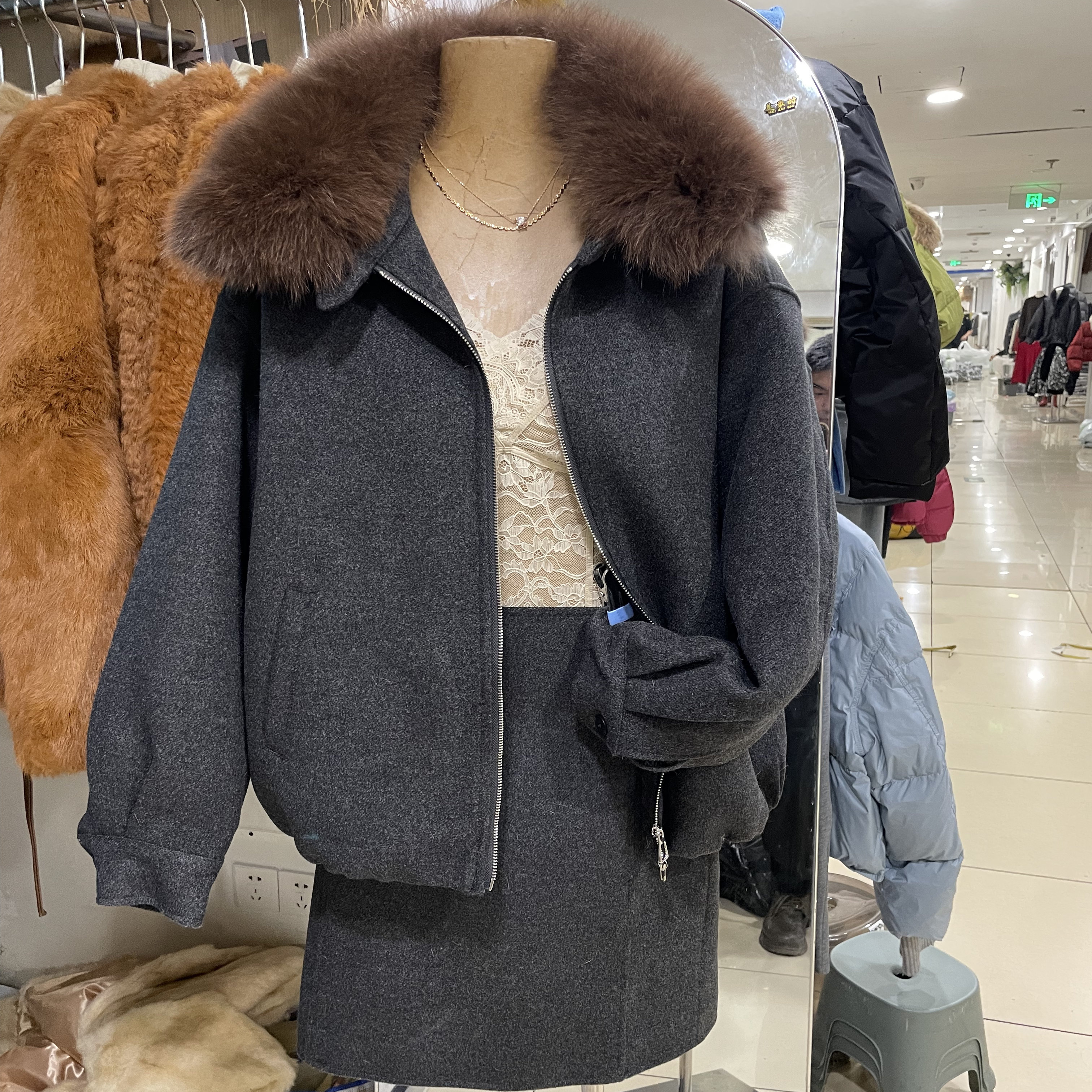 狐狸毛领90白鸭绒毛呢短外套+气质半身裙两件套冬保暖羽绒套装女,女装/女士精品,时尚套装,淘宝优惠券,粉丝福利购,淘宝优惠卷