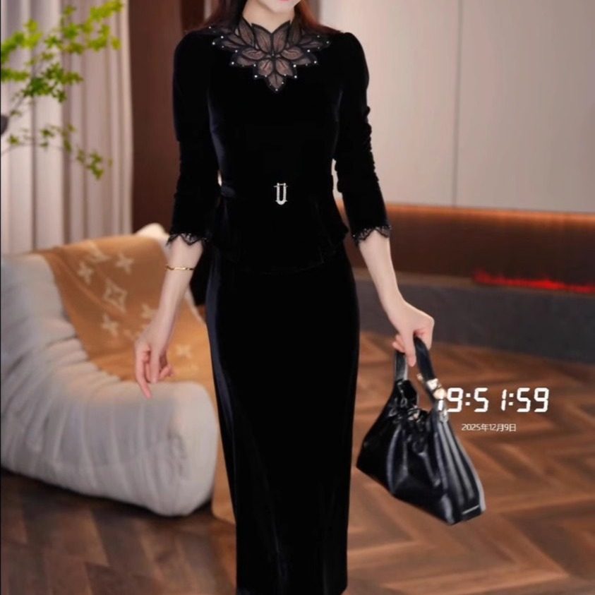 高级丝绒假两件蕾丝拼接优雅连衣裙2025冬季新款显瘦洋气收腰裙子