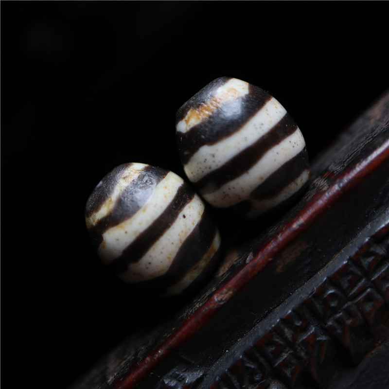 〓老〓西藏手工清代老料器混合材质达洛天珠菩提文玩手串配珠DL13