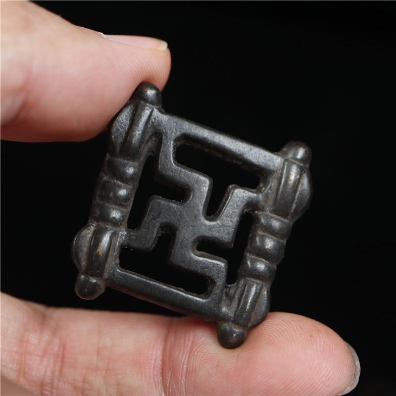 藏民手工做旧天铁托甲黑漆古仿老包浆万字金刚杵经书扣藏饰吊坠件