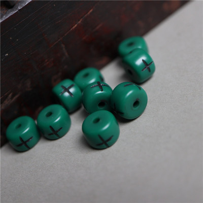 西藏手工雕刻绿色料器散配珠