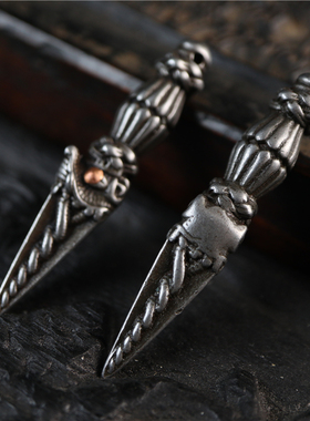 西藏民族风精工铁雕摩羯杵吊坠手工嵌铜款力度好随身藏式橛杵吊坠