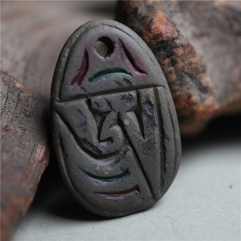 西藏民纯手工雕刻黑石嗡字太极咒牌吊坠藏式佛珠配饰侧挂坠项坠饰