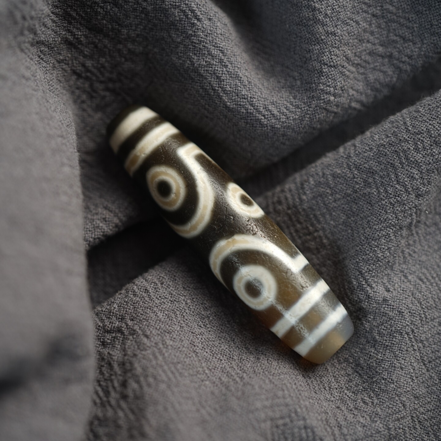 精品西藏天然玛瑙天珠双线金刚十字六眼九眼石页岩满风化鱼鳞纹珠