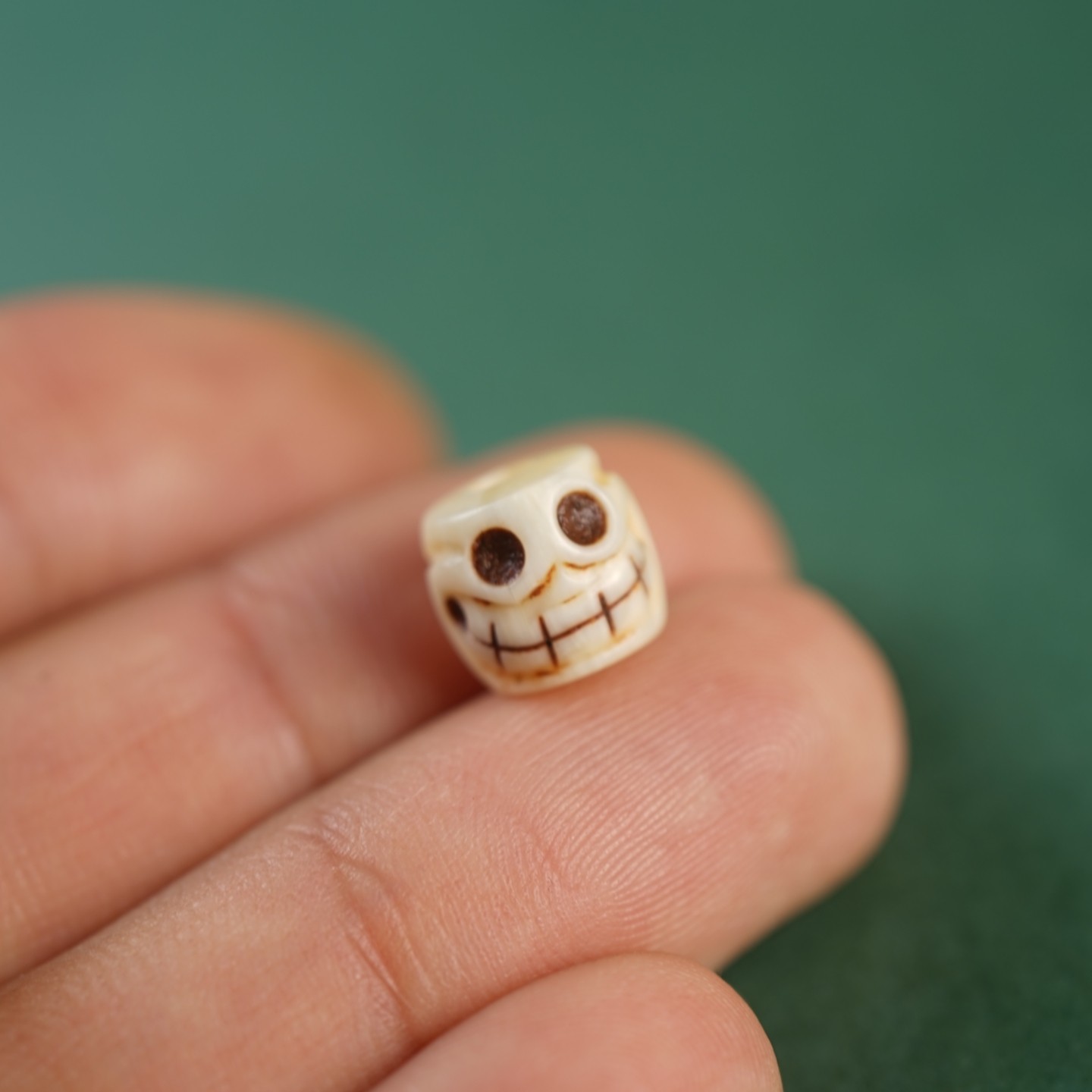 精工10mm手工猛犸牙雕骷髅配珠西藏传文玩阿呆隔珠配件尸陀林主