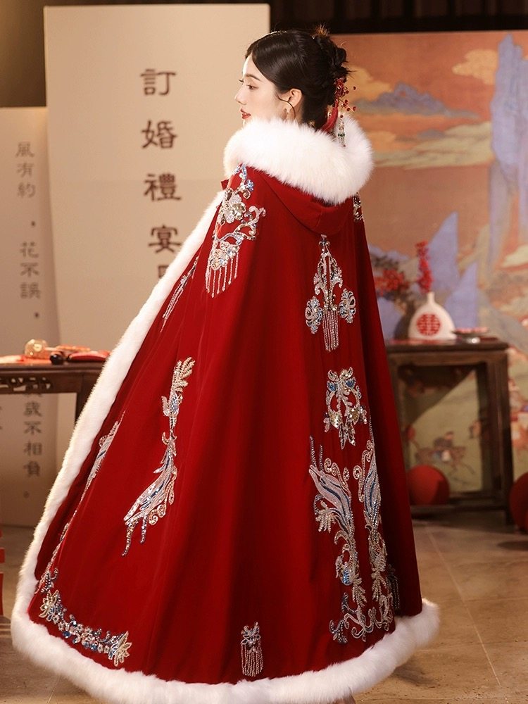 【出租】秋冬季加厚夹棉保暖大毛领带帽新娘披风婚礼斗篷中式披肩