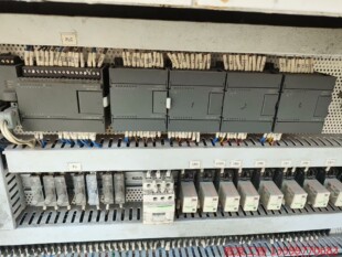 (胜发设备）西门子PLC，S7-200 CN带四个模块一组。