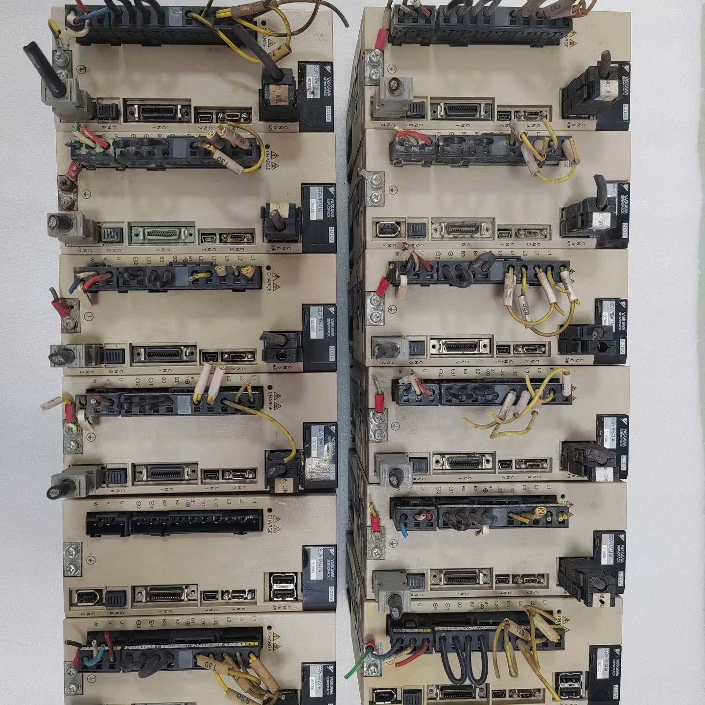 议价-SGDV-7R6A11A002000，安川5系伺服驱动器1k