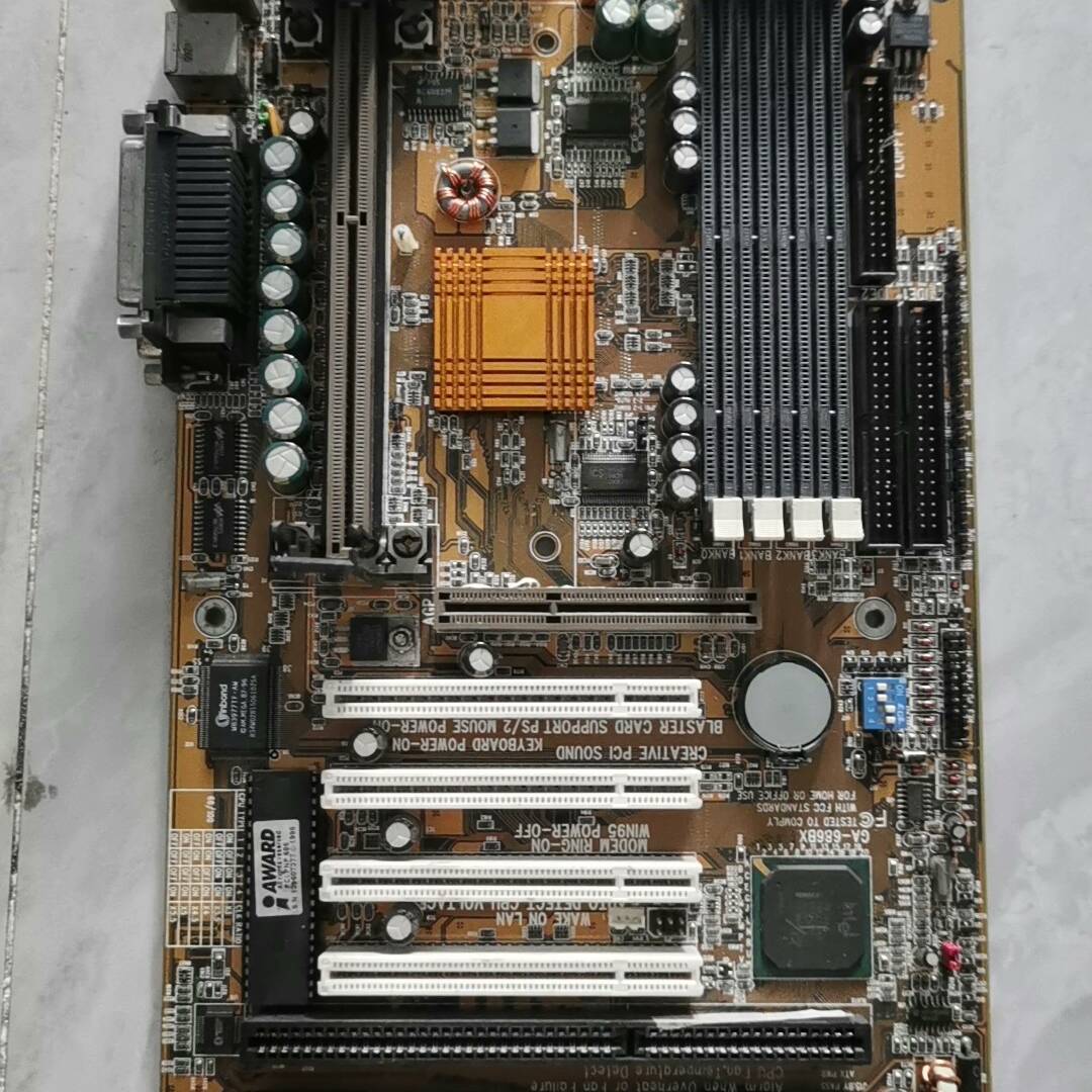 议价-技嘉GA-686BX主板，3个ISA插槽，4条内存槽