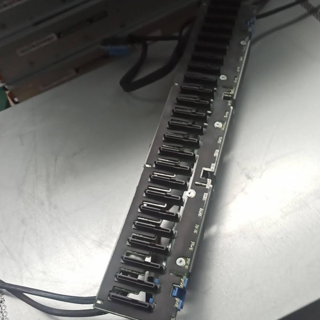 议价-原装拆机DELL R720XD 2.5寸 24盘位硬盘背板