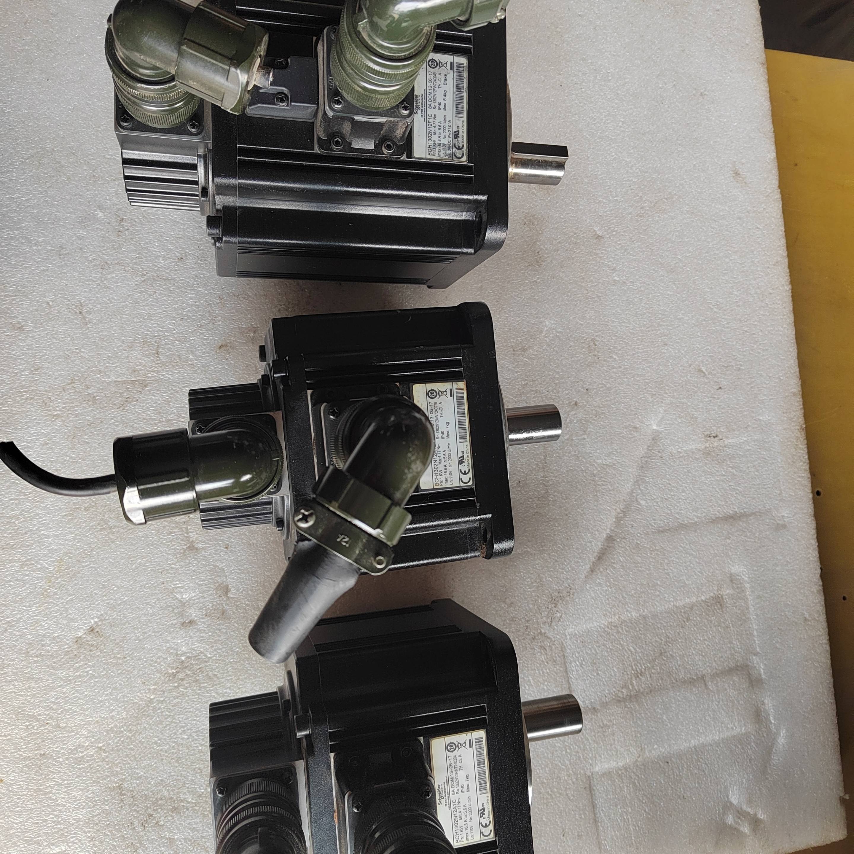 议价-施耐德伺服电机BCH1302N12A1C（2台），BCH13