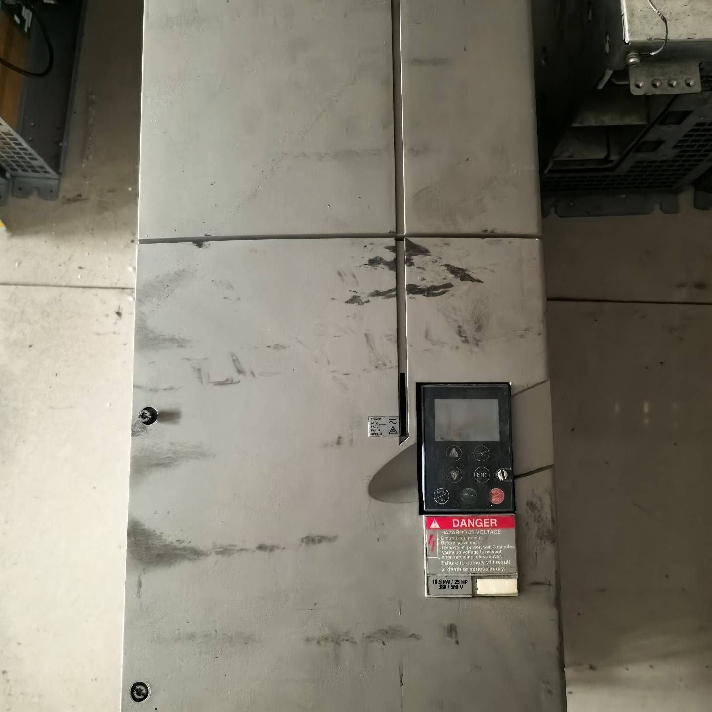 议价-ATV58HD28N4，施耐德18.5KW变频器，原装拆机