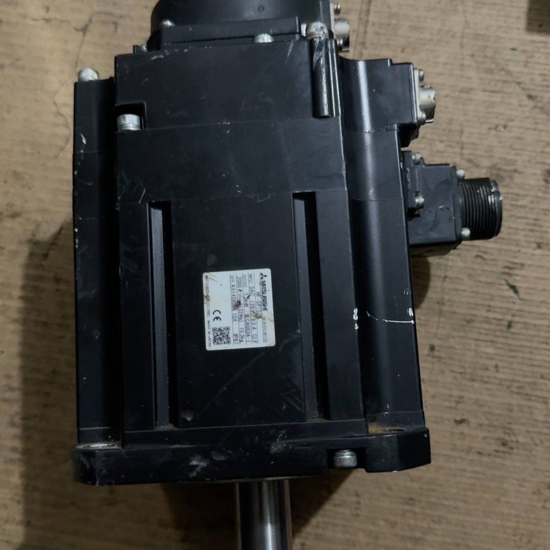 议价-1.5kw三菱刹车伺服电机HF-SP152B，功能正常