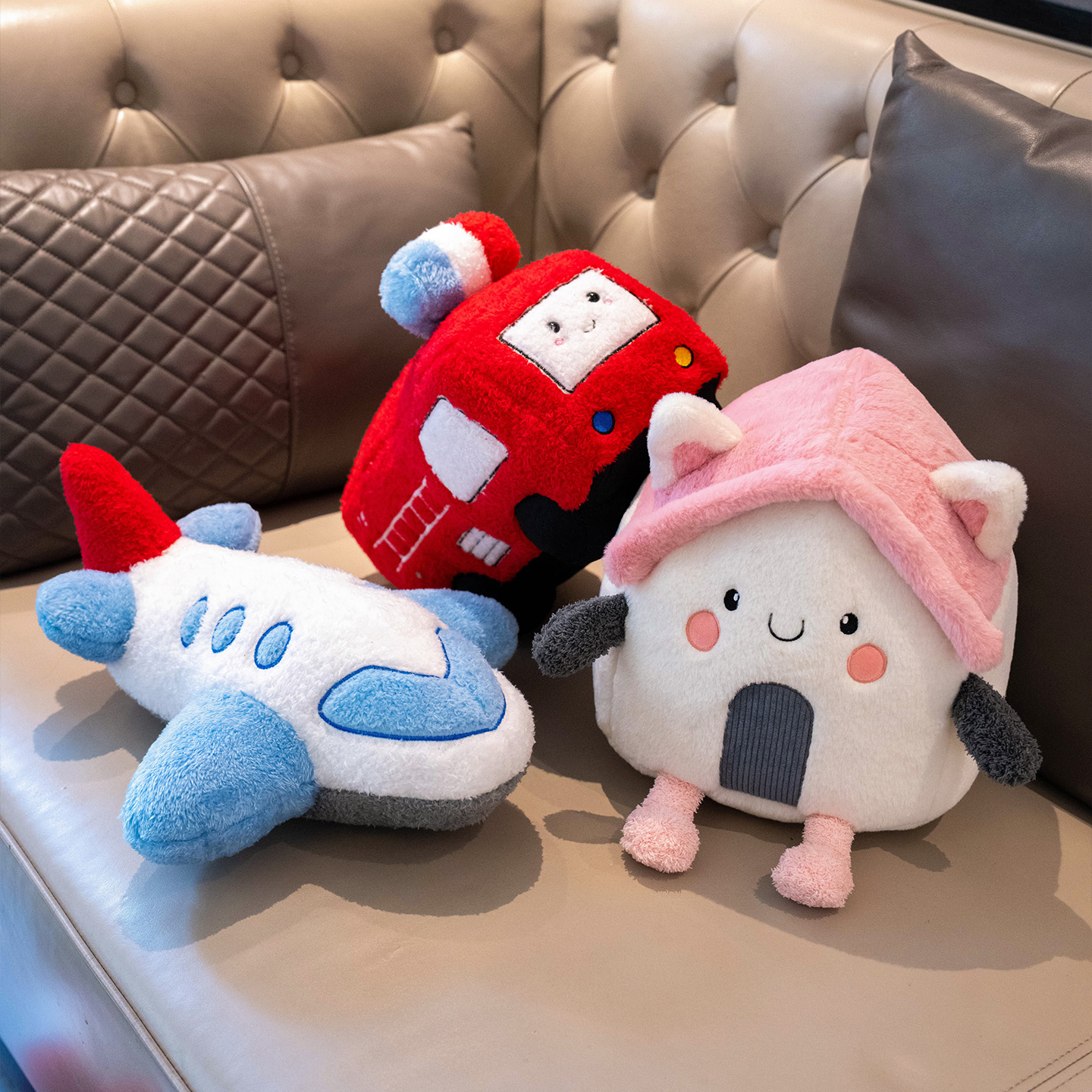 可爱小房子抱枕飞机玩偶汽车公仔