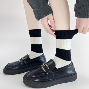 好看 百搭不是说说 暗纹麻花条纹袜子 魅力 秋冬get到了纯黑