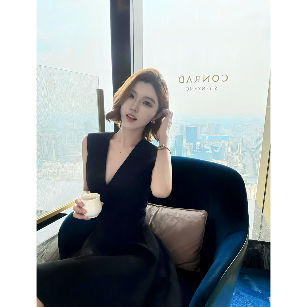 黑色深v收腰修身显瘦连衣裙