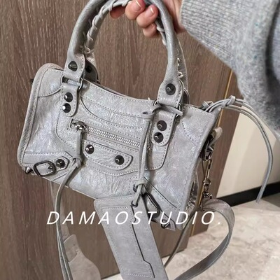 辣妹巴黎复古灰色铆钉机车牛皮包