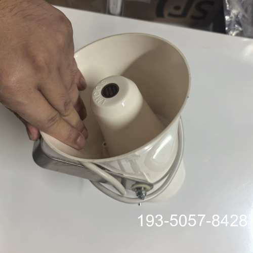 原装正品号角喇叭，白色设计，带金属支架固定装置价格详谈