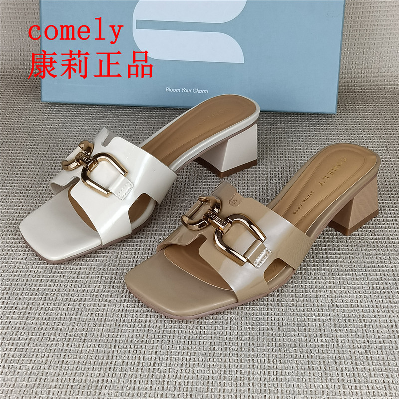 comely康莉正品撤柜夏季粗跟金属扣方跟女凉拖鞋时尚露趾漆皮拖鞋