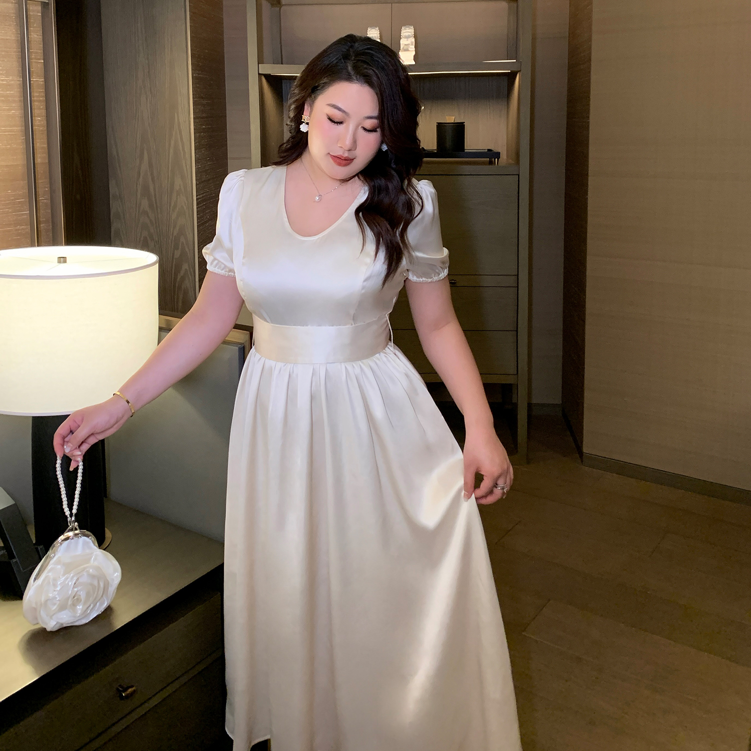 大码女装法式高级感缎面连衣裙