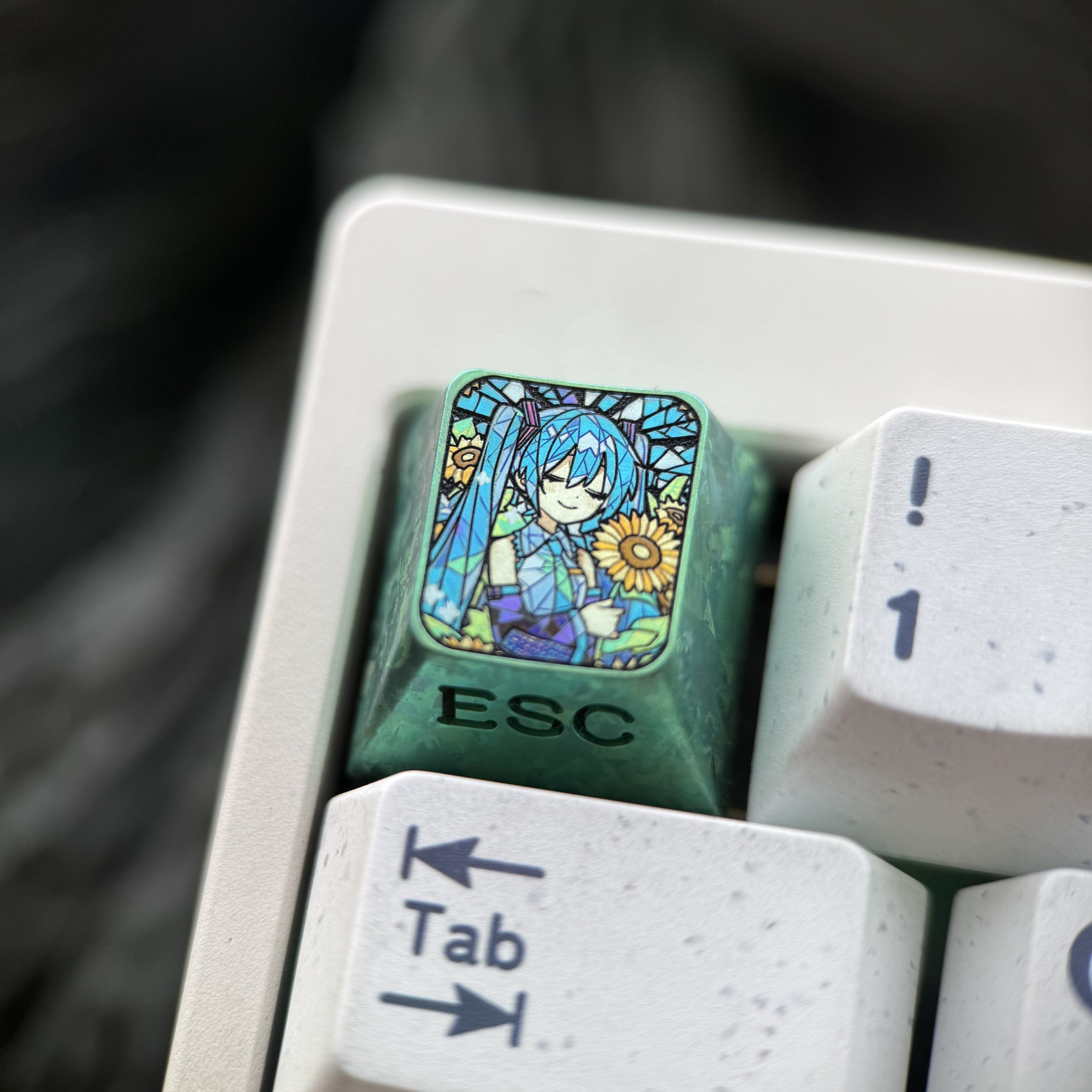 动漫镂空透光RGB  彩色钛合金键帽 1U ESC  金属动漫单个定制键帽