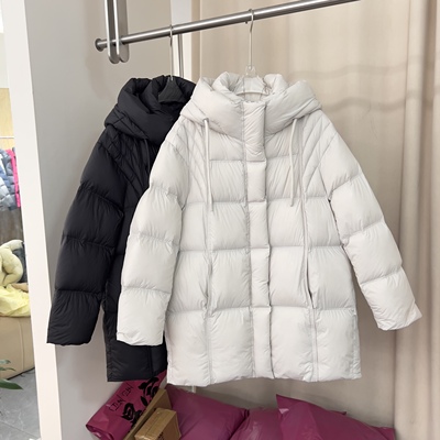 云朵泡芙羽绒服女中长款2025冬新款90白鸭绒连帽加厚韩版面包6889