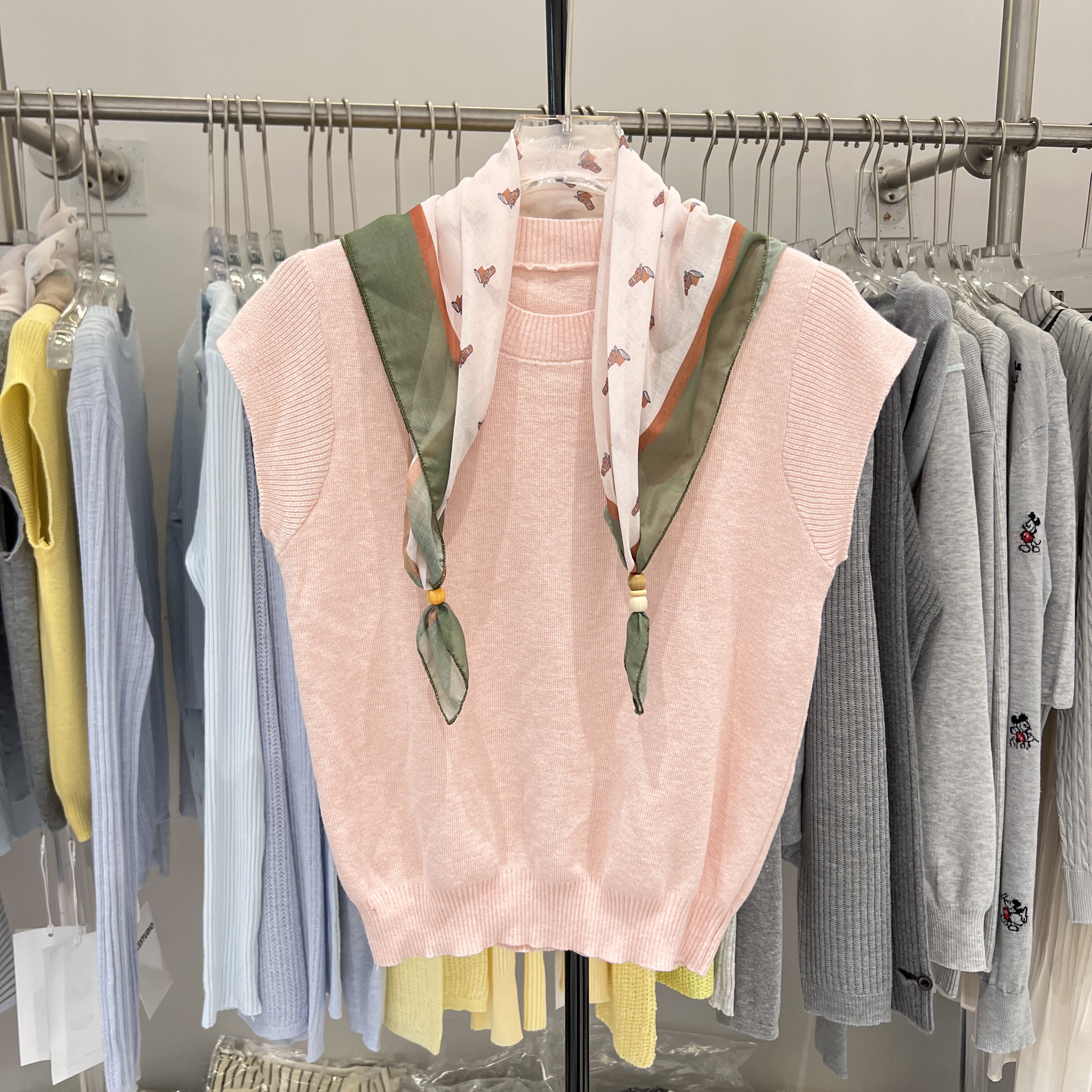 春天颜色2026春季新款韩版圆领短袖针织衫女小个子百搭上衣配丝巾