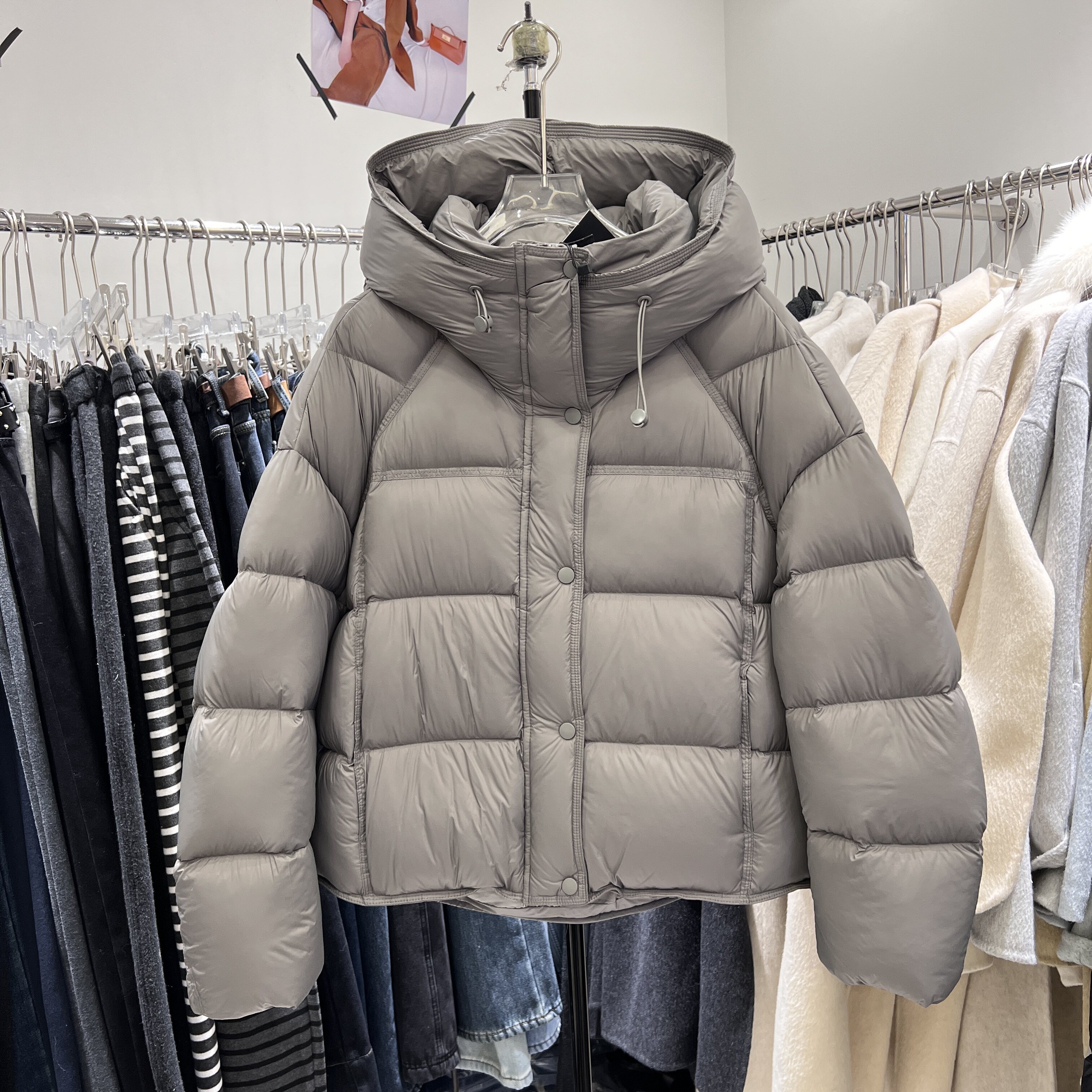 欧货时尚百搭泡芙舒适面包服显瘦白鸭绒羽绒服2025冬新款外套2509