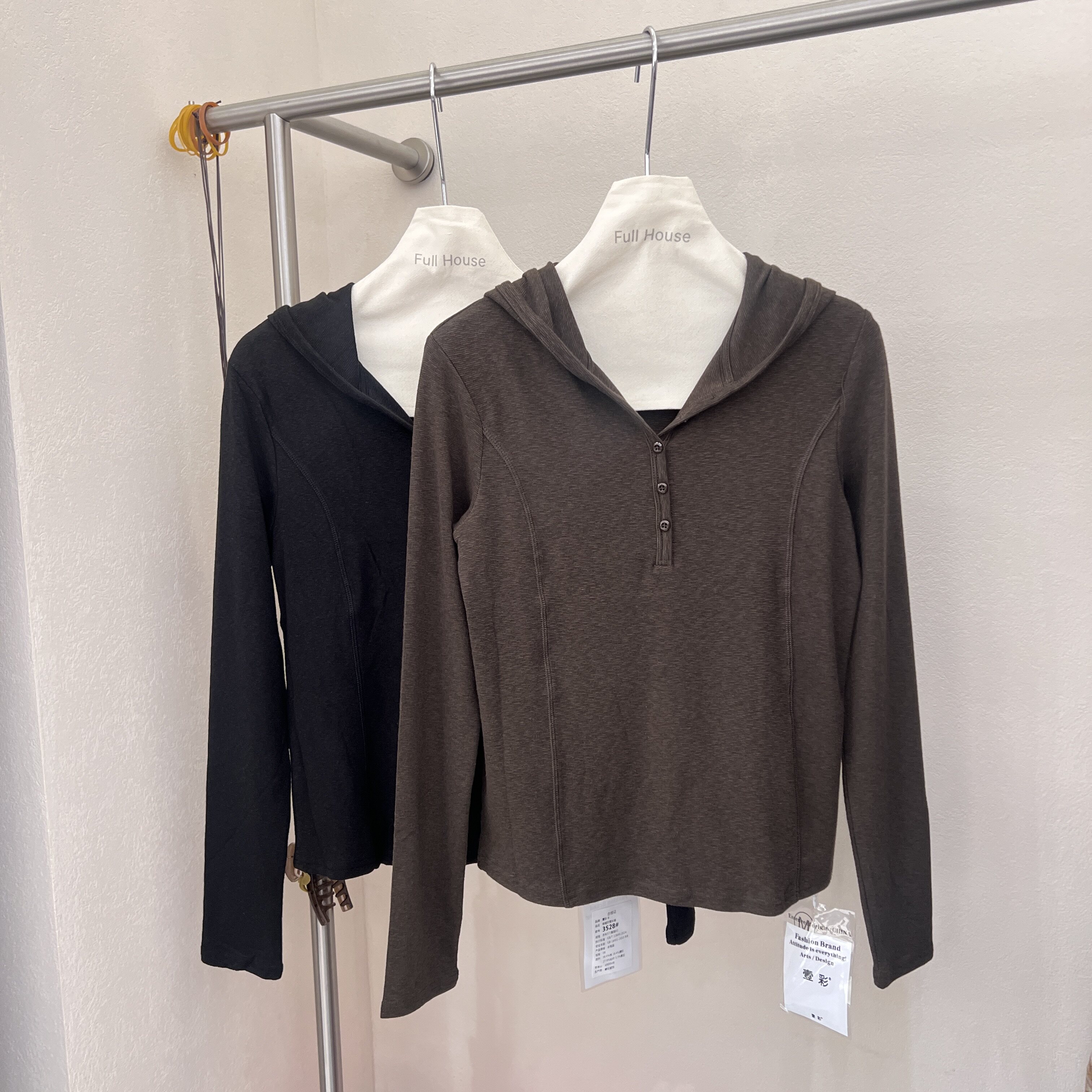 壹彩3528百搭复古连帽纽扣长袖T恤女修身显瘦内搭打底衫上衣秋款