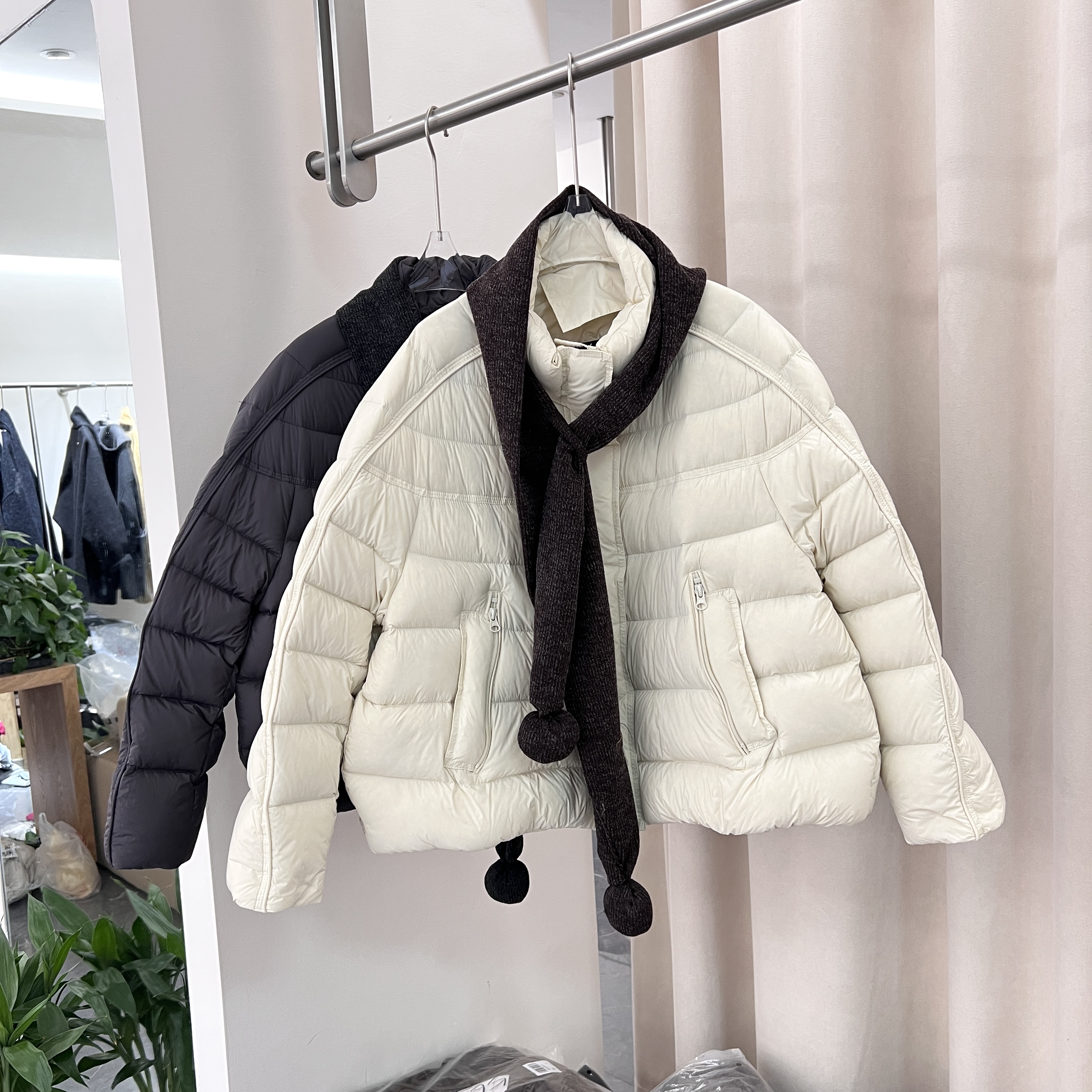 轻薄羽绒服女款白色2025新款冬季短款超好看今年流行爆款宽松外套