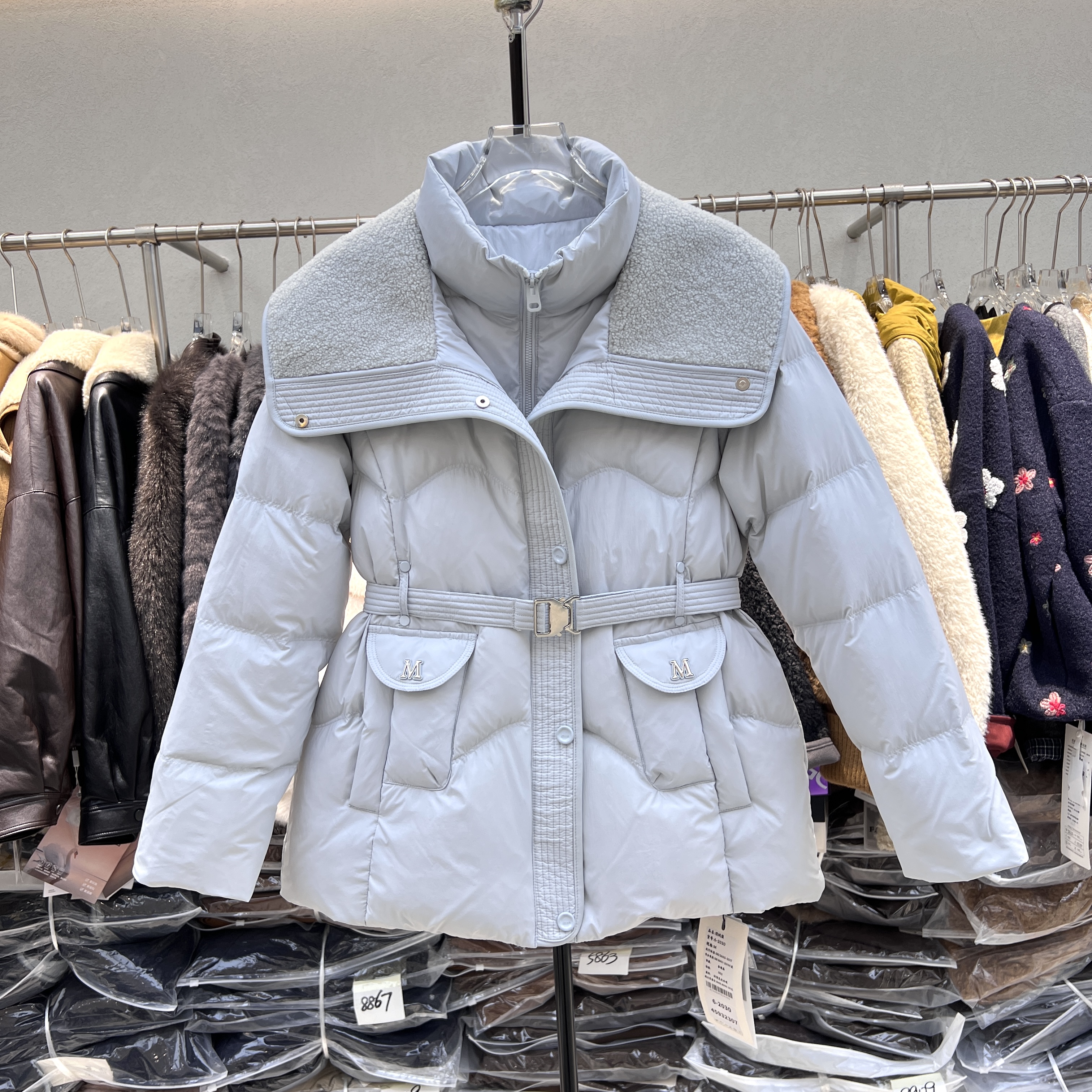 2025冬季新款宽松加厚保暖大翻领收腰显瘦羽绒服女白鸭绒外套2030