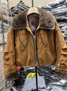 韩版设计感拼接翻领仿麂皮羽绒服女2025冬新款短款面包服外套8137