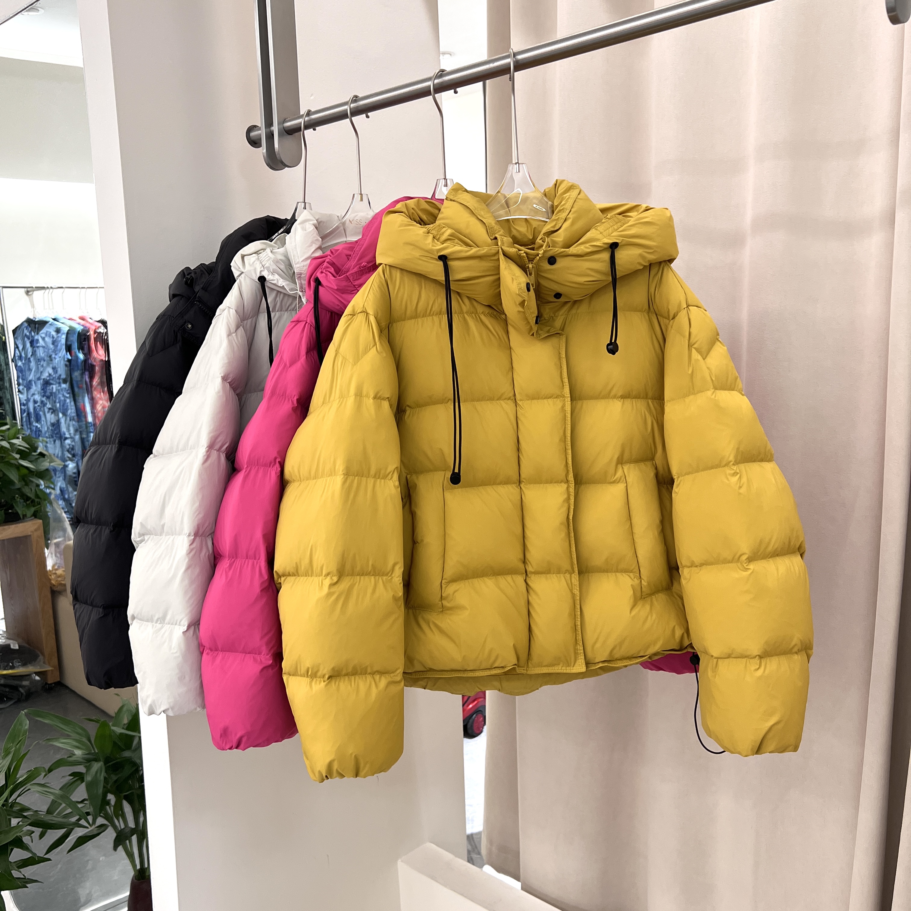 多色连帽羽绒服女短款加厚小个子冬季2025新款白鸭绒冬装外套上衣