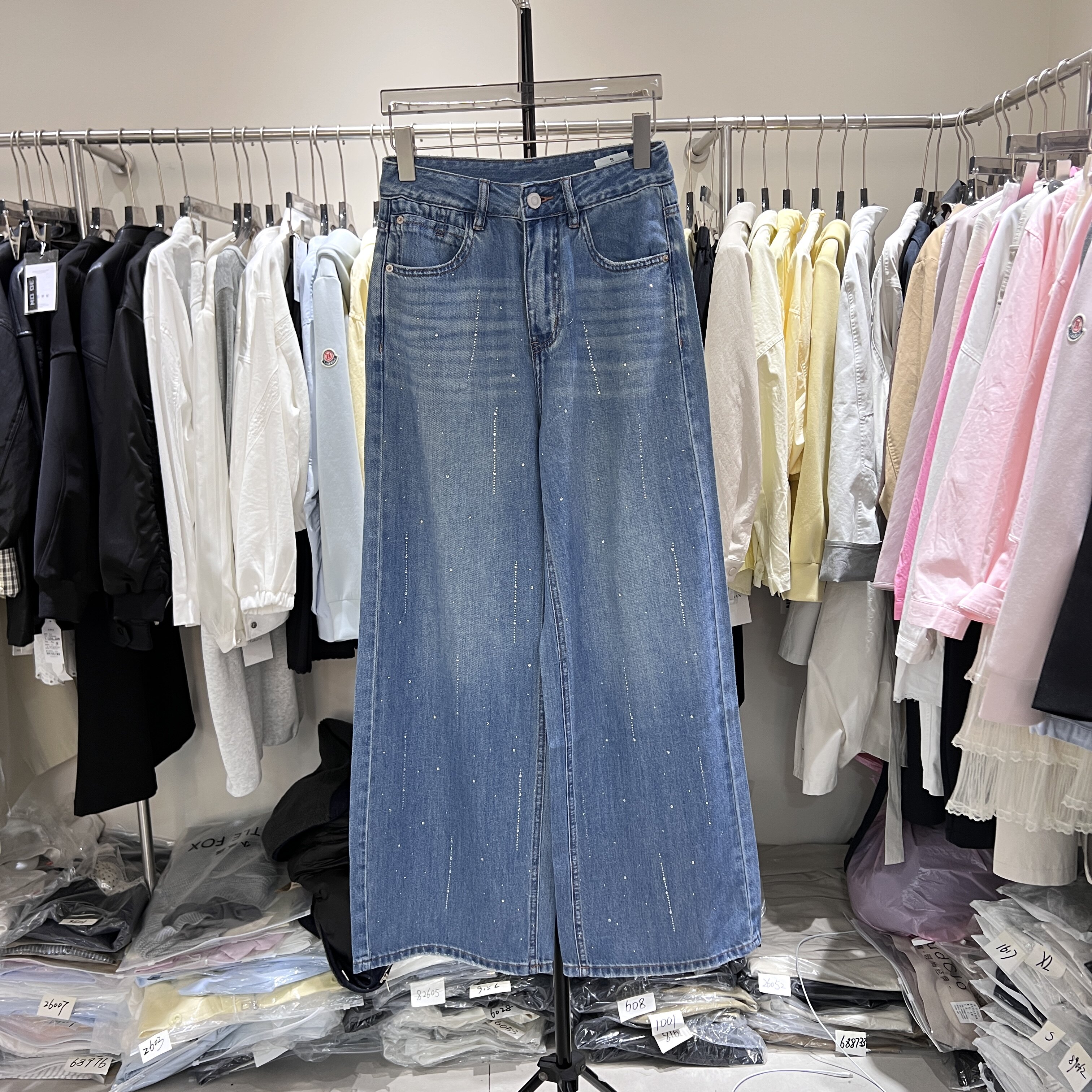 烫钻薄牛仔裤2026女新款直筒高腰浅蓝色显瘦窄版阔腿十分裤66083