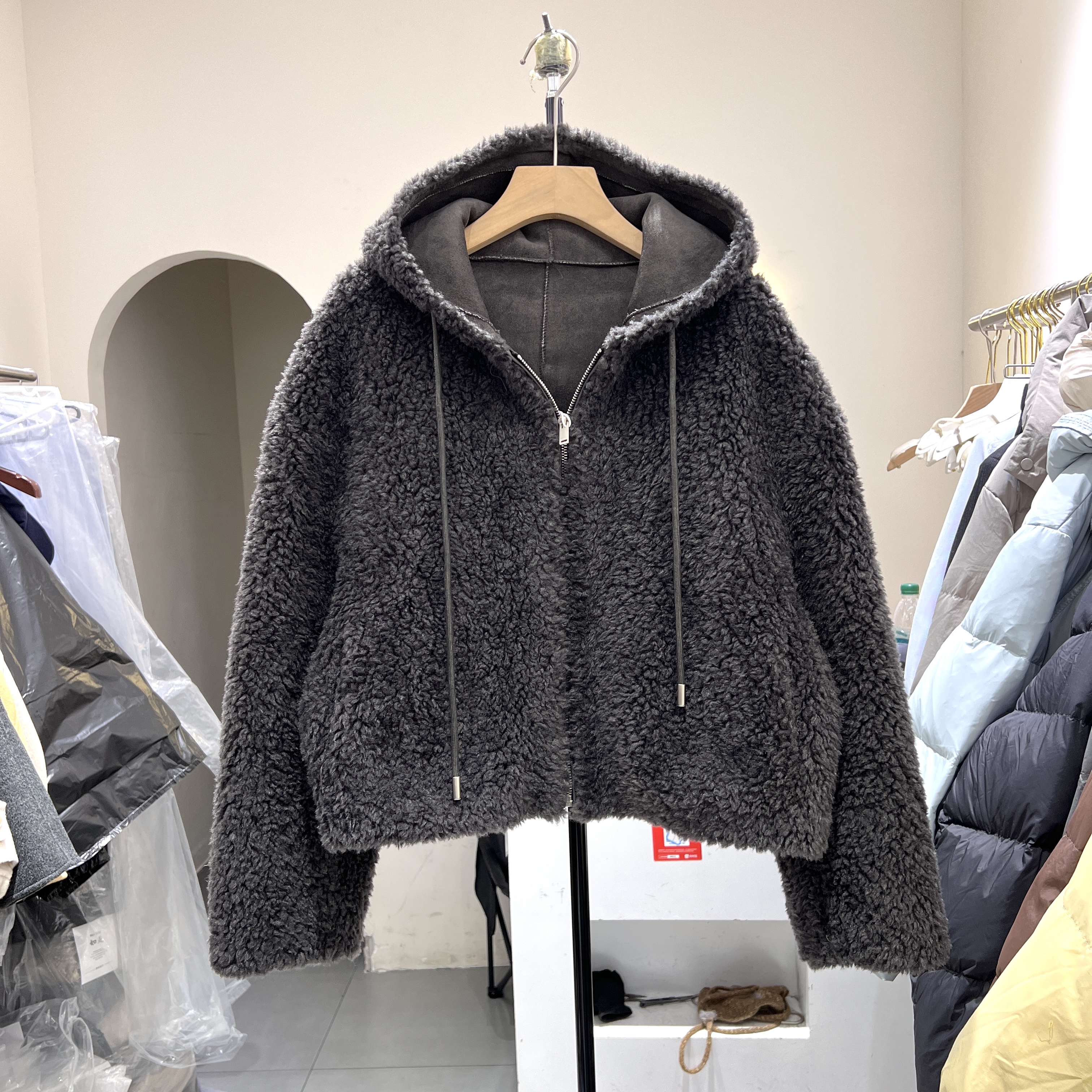 欧货2025冬季新款连帽羊羔毛外套女宽松显瘦加厚皮毛一体上衣2576