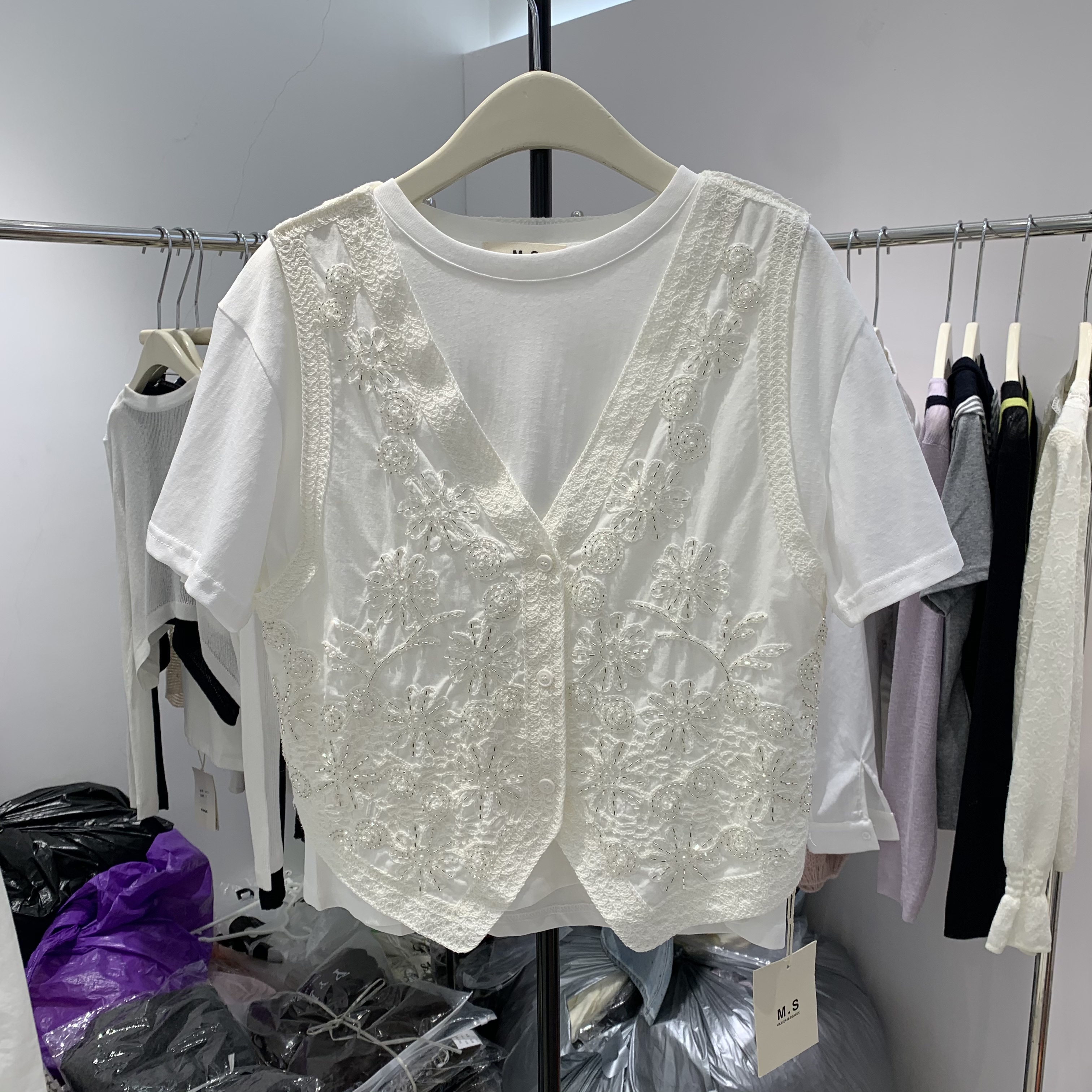 2026春季新款重工刺绣马甲背心女士宽松休闲圆领短袖t恤两件套