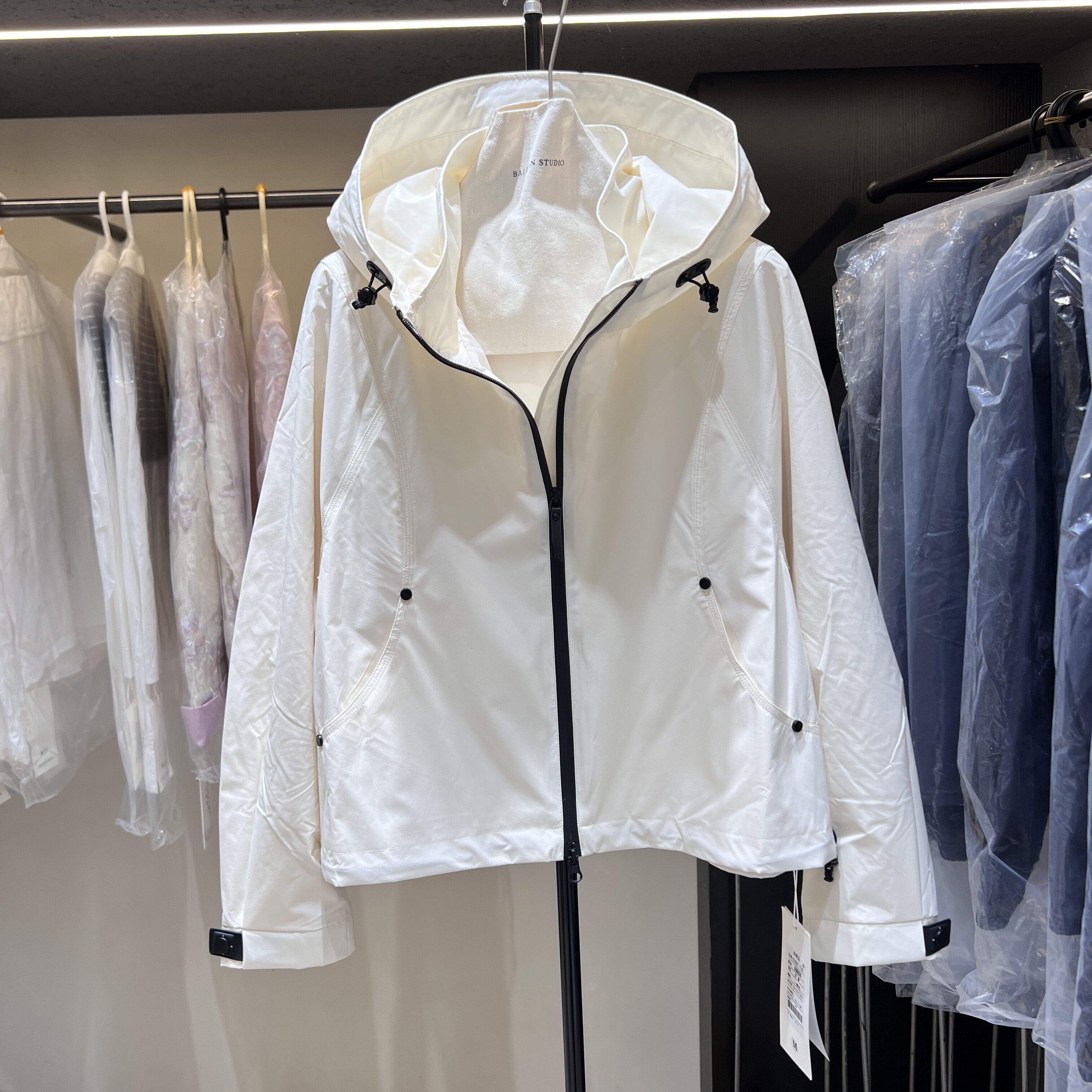 冲锋衣女款2026新款今年流行爆款春装短款超火减龄薄外套女68006