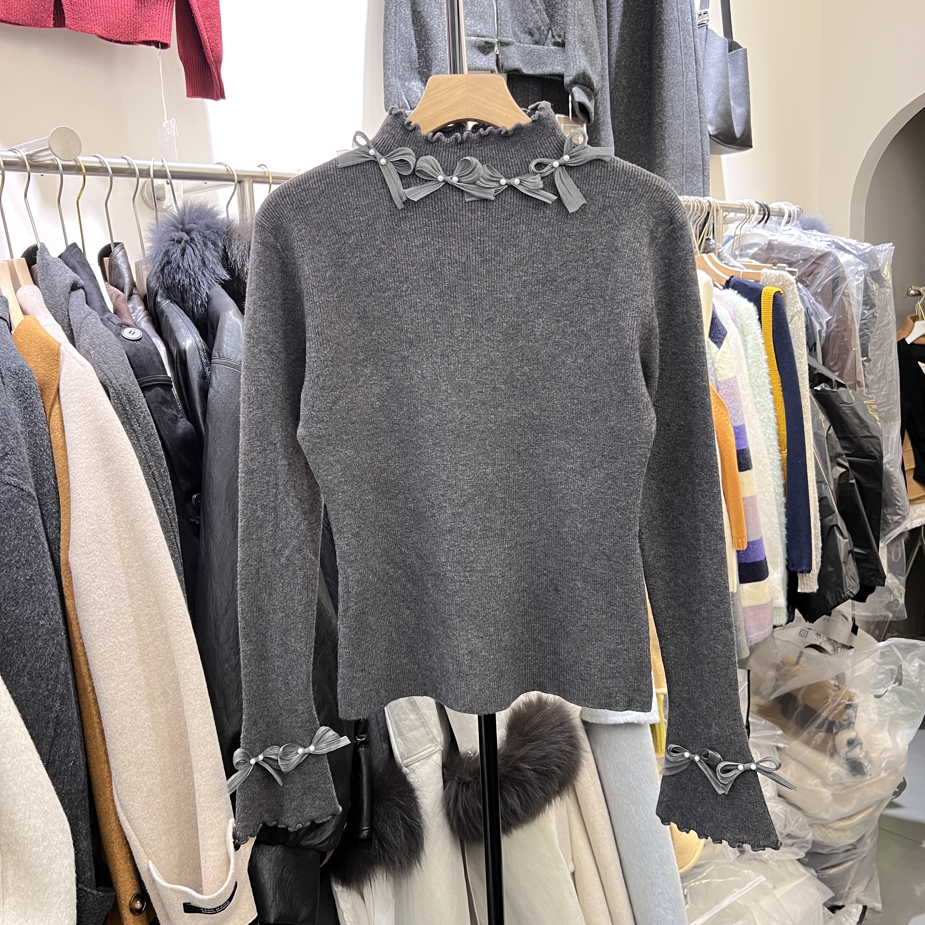 蝴蝶结2025秋冬新款韩版百搭显瘦长袖针织衫女设计感小众毛衣上衣