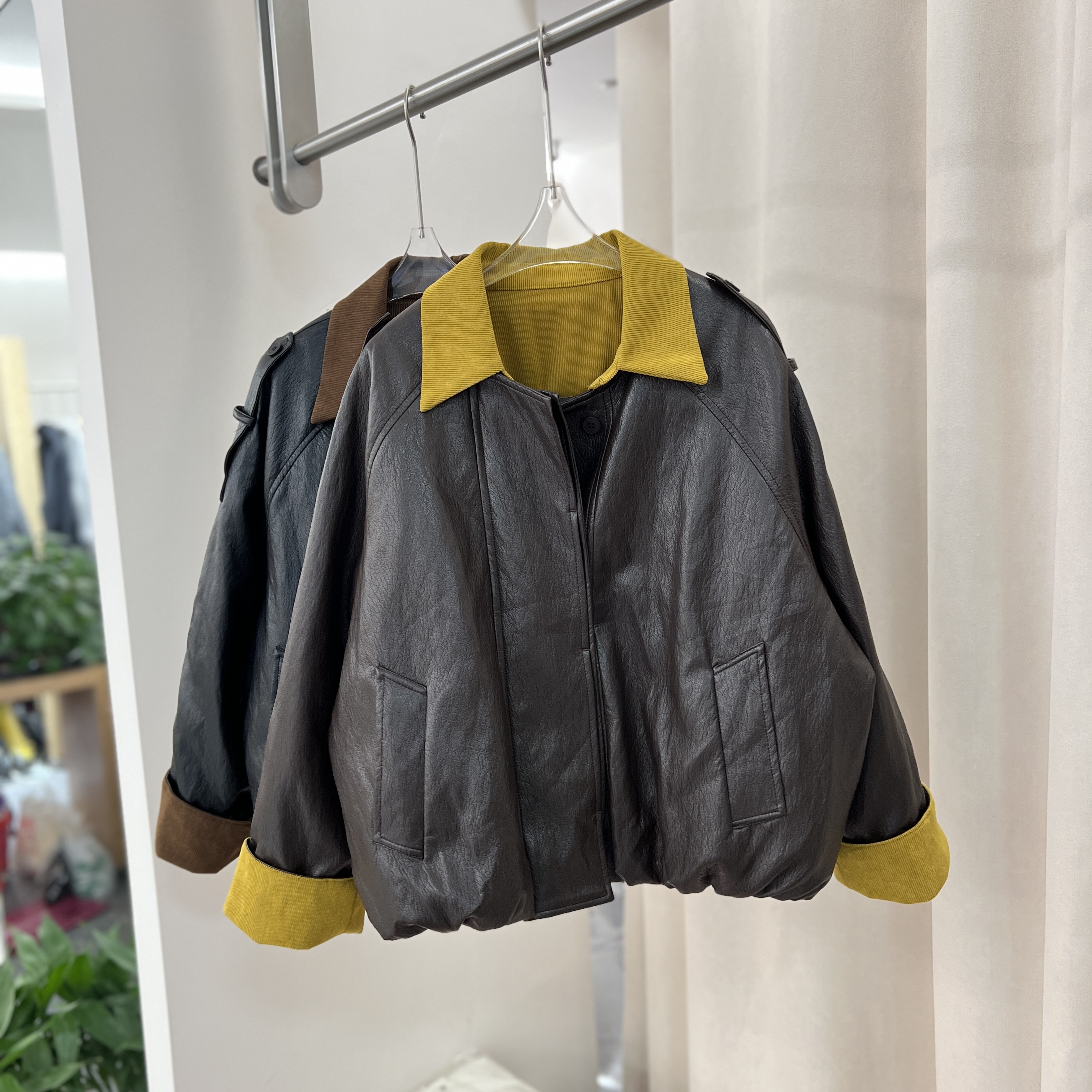 欧货羽绒服女90白鸭绒新款灯芯绒衬衫领拼接假两件蛋白PU免洗外套