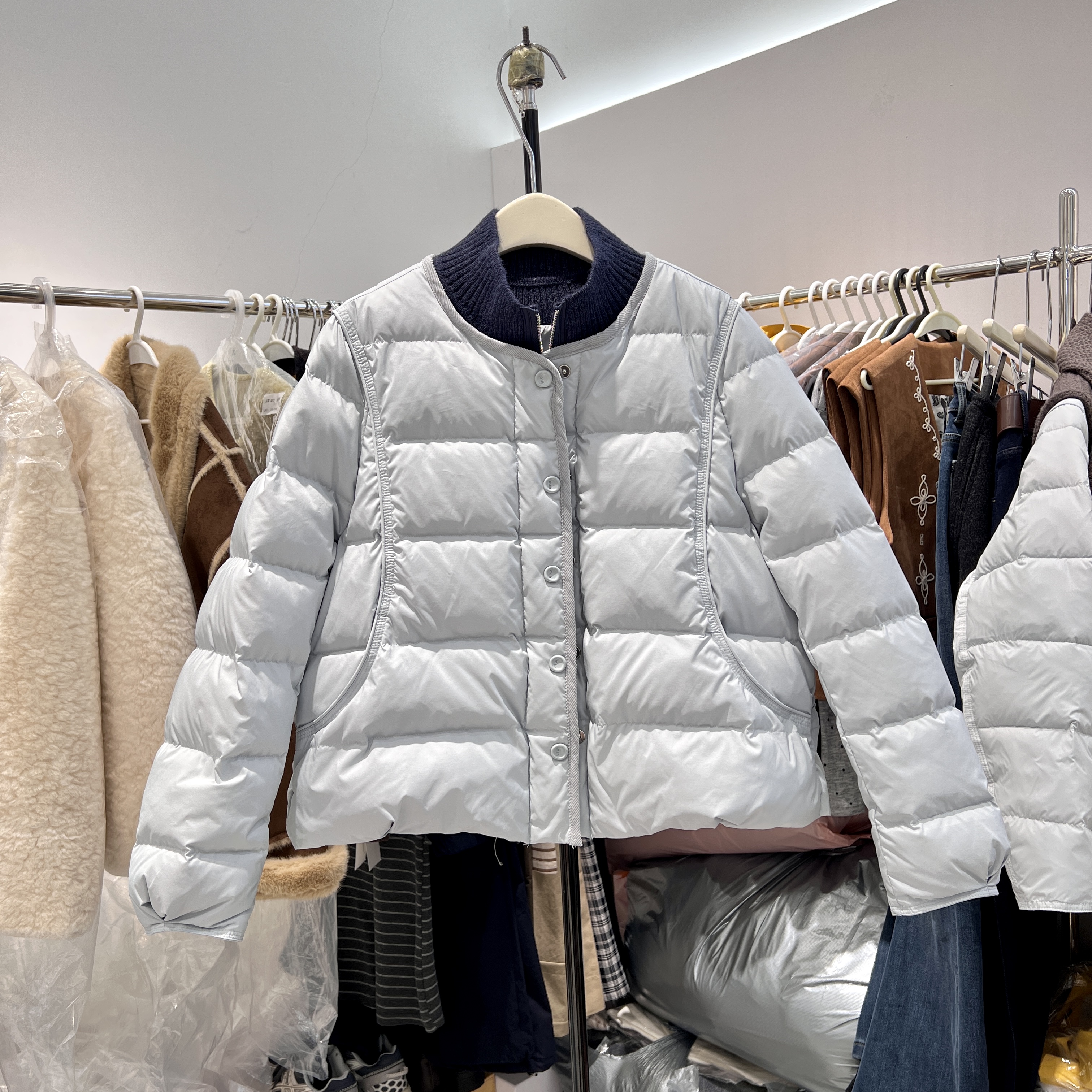 短款羽绒服女2025冬季款韩版宽松显瘦百搭圆领加厚保暖白鸭绒外套