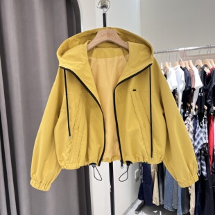 米色休闲连帽短款外套夹克女春季2026新款超火小众不撞款工装上衣