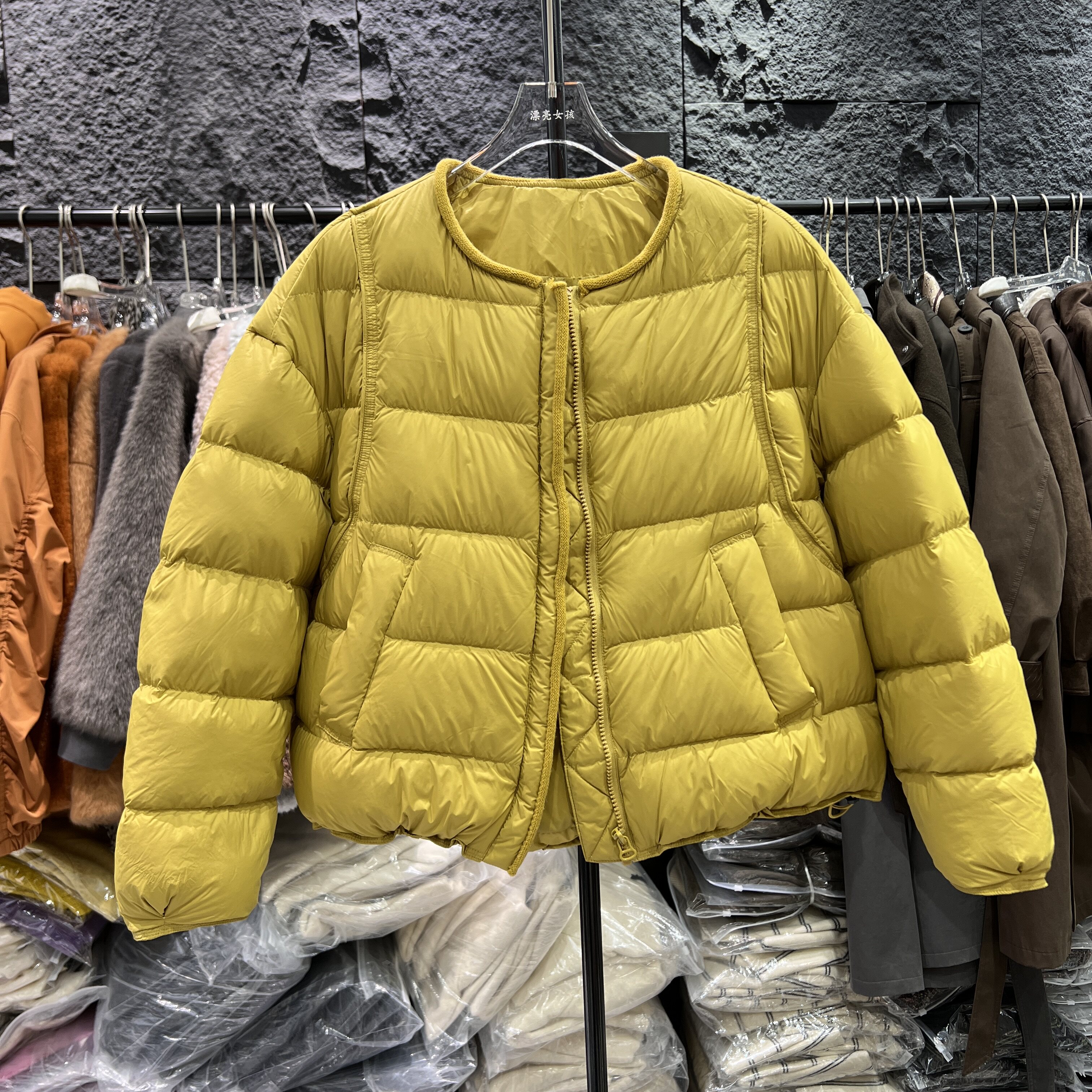 圆领厚款羽绒服女短款2026冬季新品90白鸭绒韩版宽松外套面包服潮