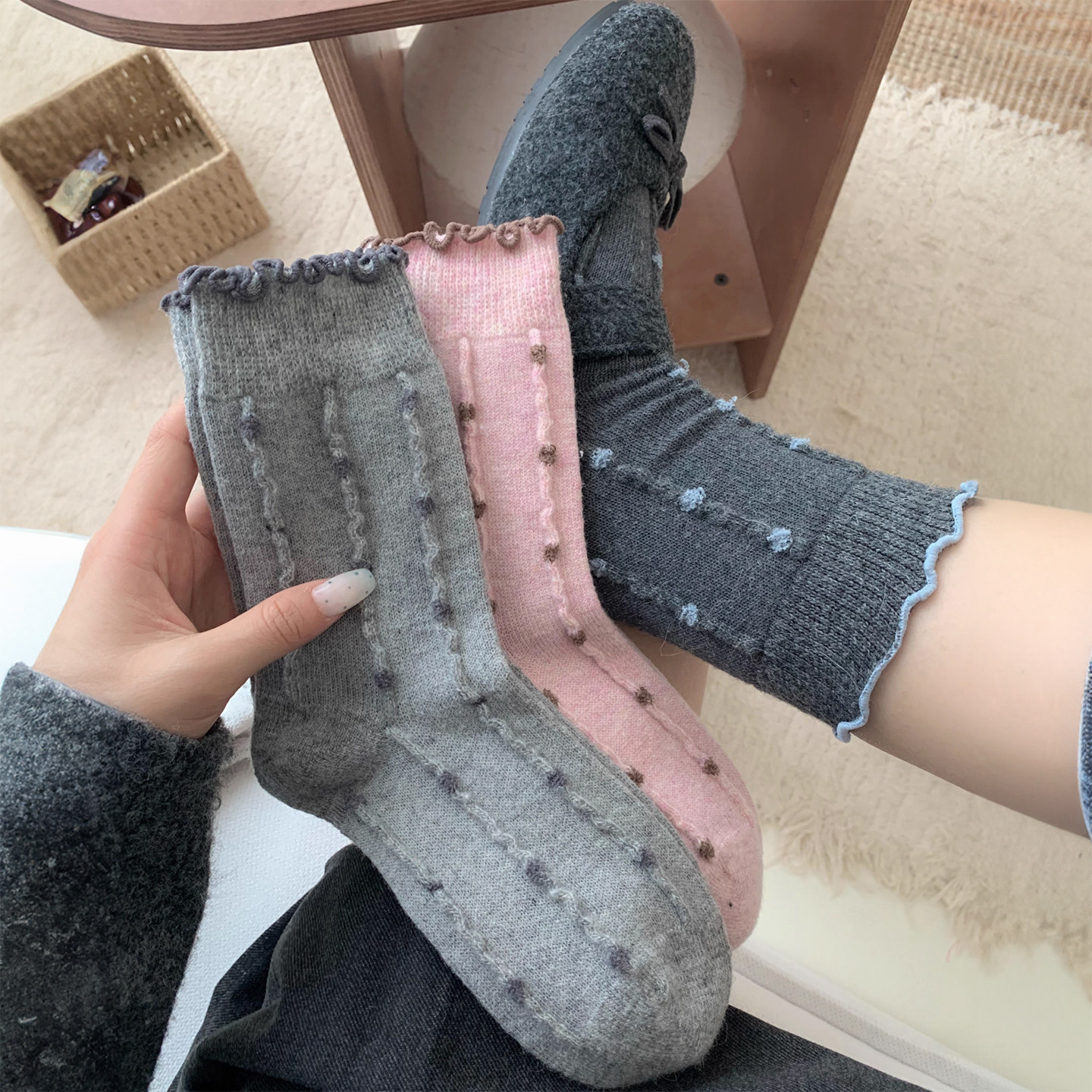 居家外穿两相宜！植绒中筒碎花袜，麻花加厚设计保暖又显温柔气质