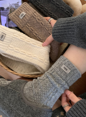 字母布标麻花羊毛袜子女中筒袜秋冬加绒加厚保暖日系复古羊绒长袜